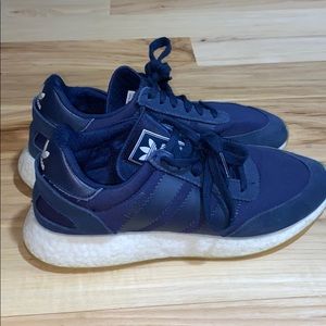 Used men’s size 7 Adidas Iniki runner